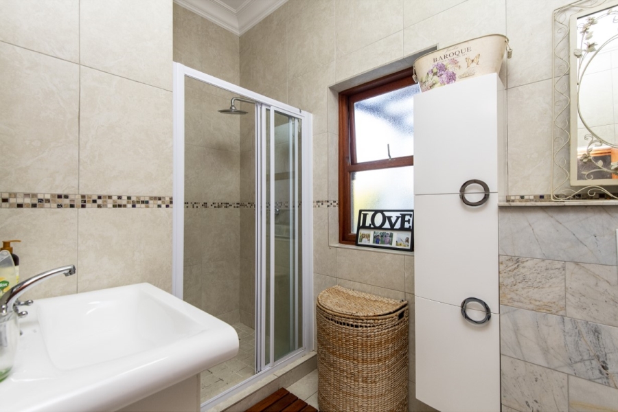 5 Bedroom Property for Sale in Val De Vie Estate Western Cape